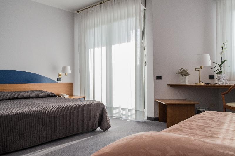 Roero Park Hotel Sommariva Perno Exteriör bild