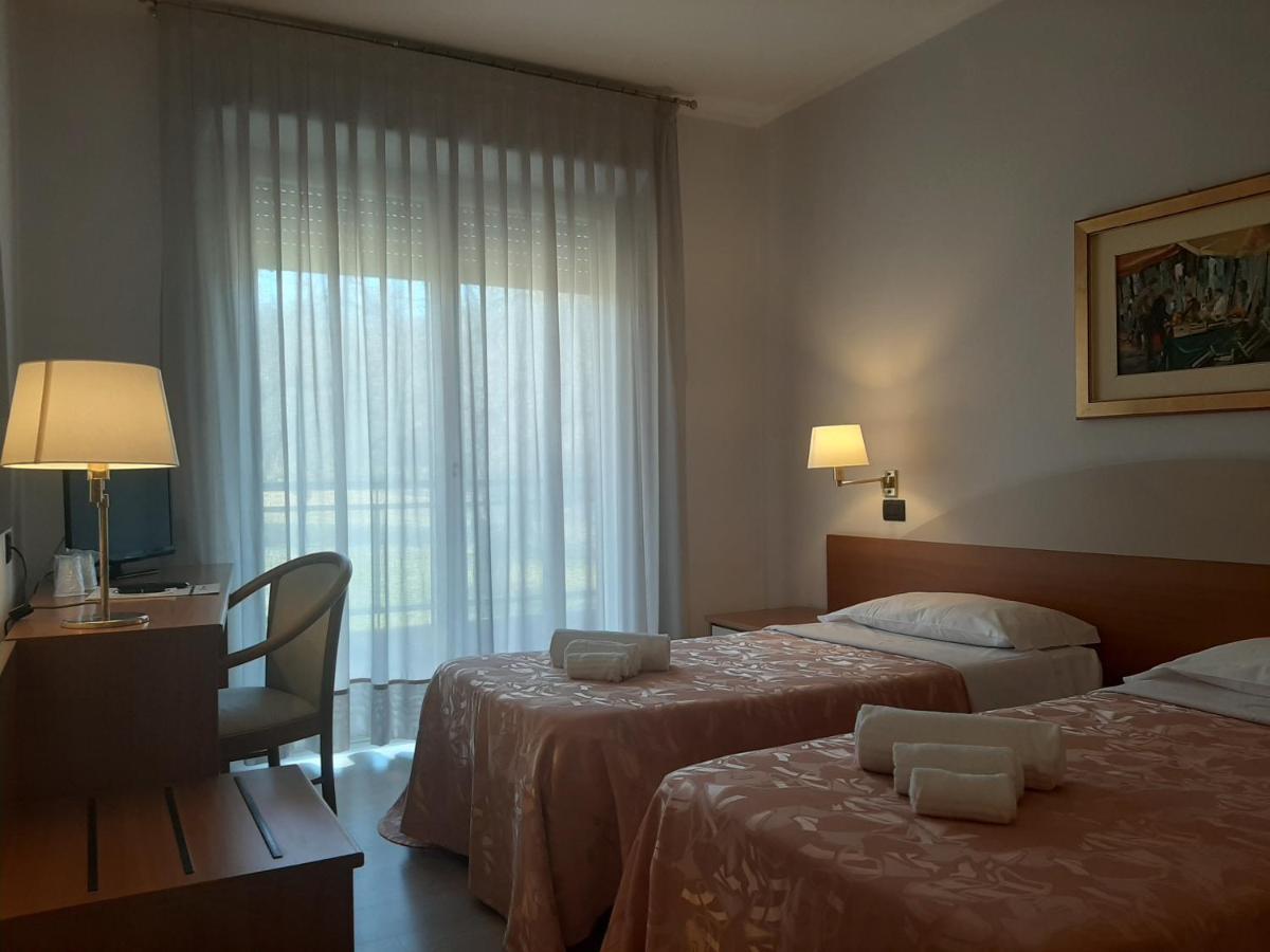 Roero Park Hotel Sommariva Perno Exteriör bild