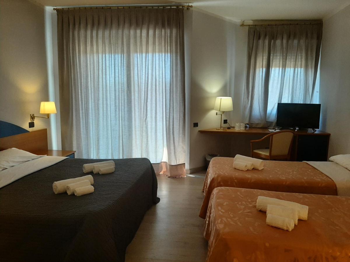 Roero Park Hotel Sommariva Perno Exteriör bild