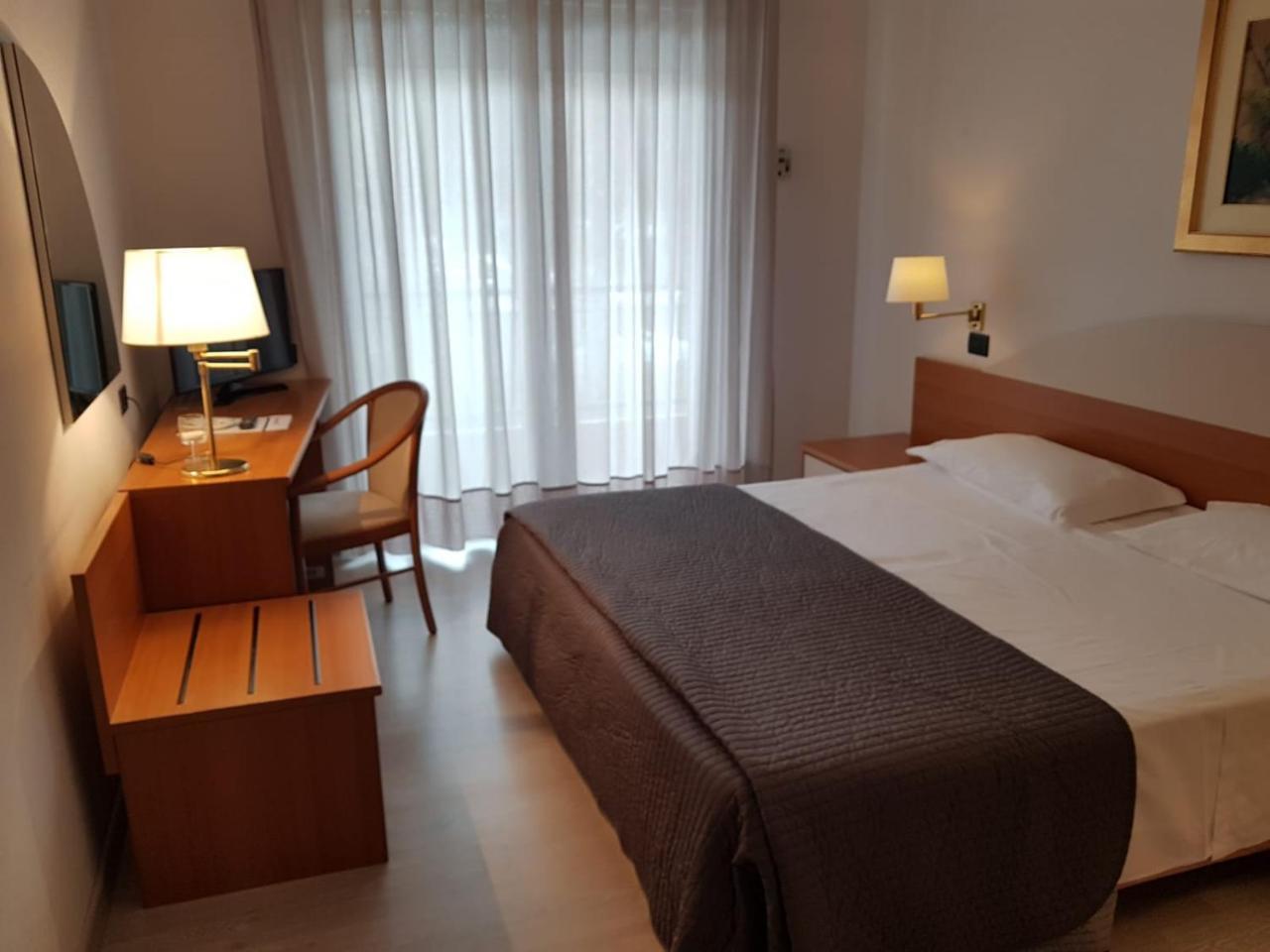 Roero Park Hotel Sommariva Perno Exteriör bild