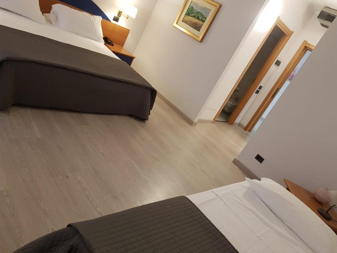 Roero Park Hotel Sommariva Perno Exteriör bild