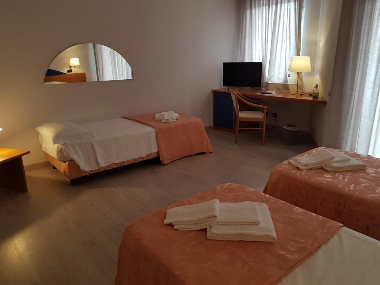 Roero Park Hotel Sommariva Perno Exteriör bild