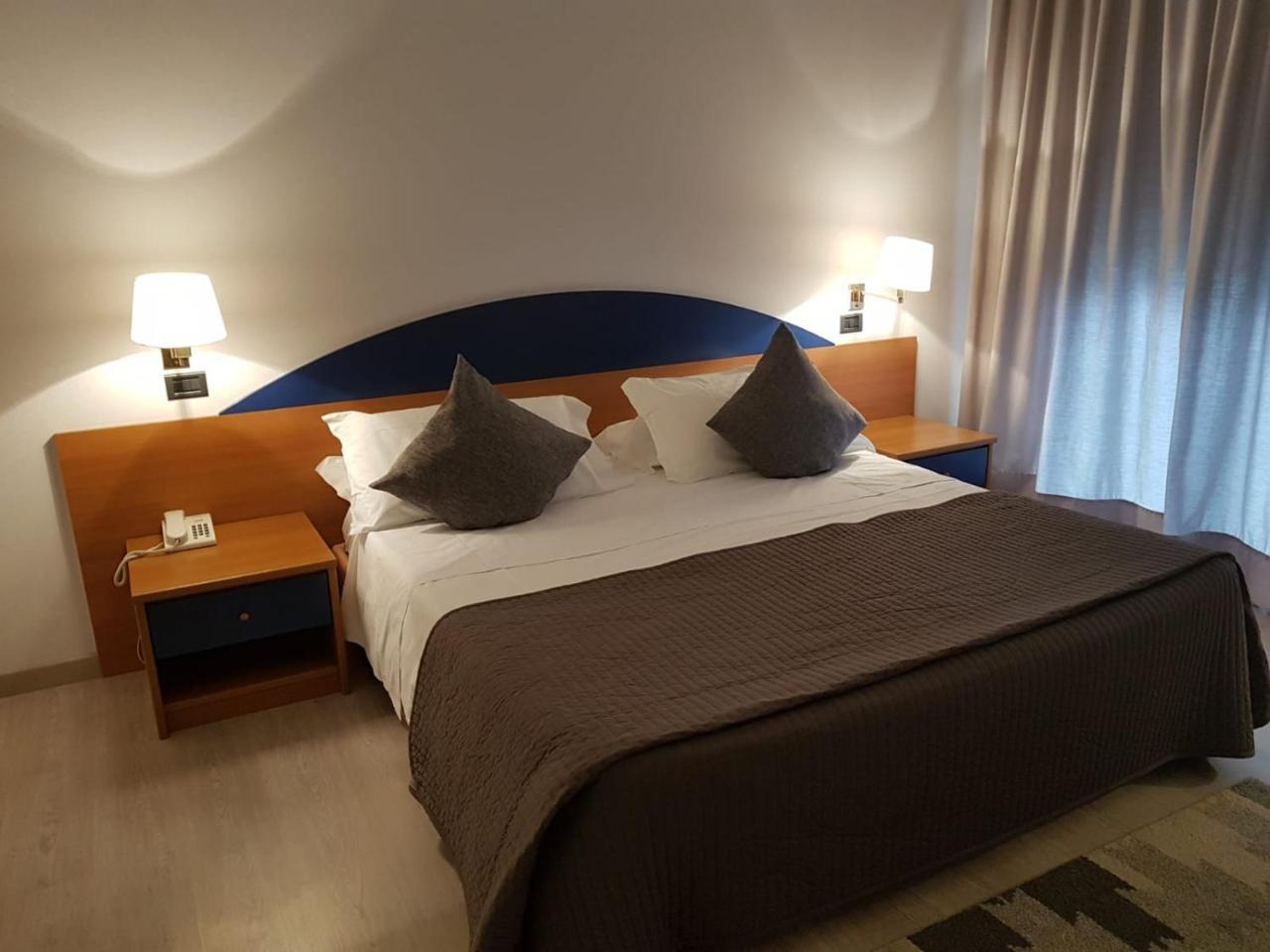 Roero Park Hotel Sommariva Perno Exteriör bild
