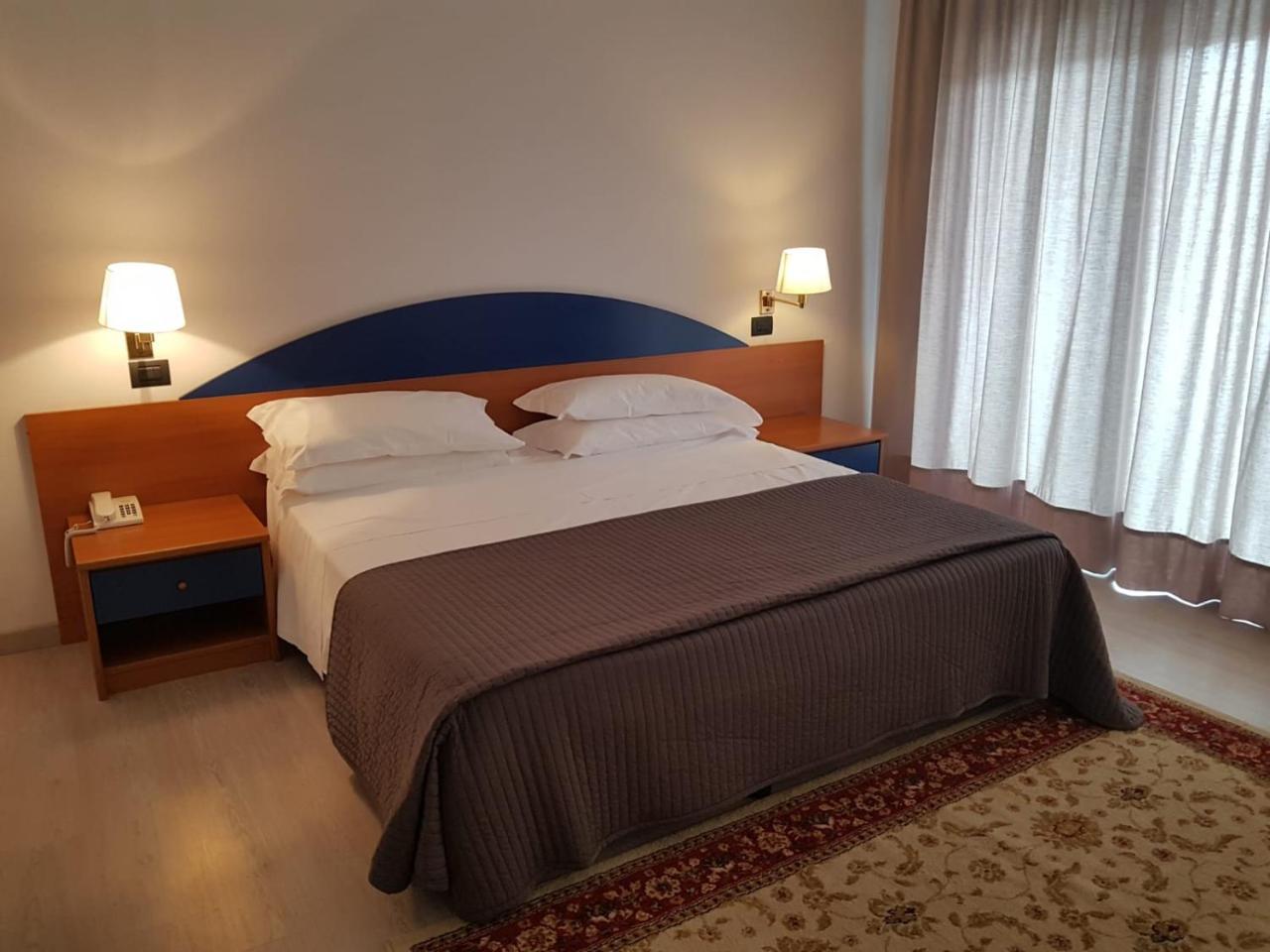 Roero Park Hotel Sommariva Perno Exteriör bild